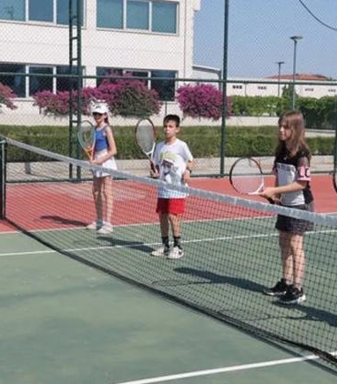antalyada-dosemealti-tenis-kursu-yeni-sezonla-acildi-ucretsiz-egitim-suruyor-hGeql9sn.jpg