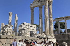 bergama-asklepionda-gelecegin-hekimleri-lokman-hekim-vakfi-bursiyerlerinin-tip-mirasi-gezisi-EVOvzY9H.jpg