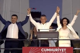 chpye-katilan-iki-milletvekili-bakirkoy-mitinginde-sahneye-cikti-aWCggmgz.jpg