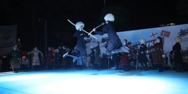 golcuk-anitparkta-kafkas-folklor-etkinligi-duzenleniyor-v9VaeCj4.jpg