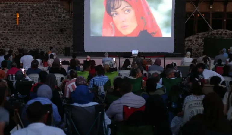 Gölcüklülerin ‘açık hava’da nostalji keyfi