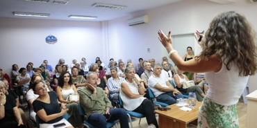 kusaklararasi-dogru-iletisim-konak-belediyesi-ileri-yas-saglikli-yasam-merkezi-semineri-xKYzhyI8.jpg