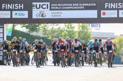 Sakarya’da nefes kesen şampiyona; Genç pedallar zirve için yarıştı