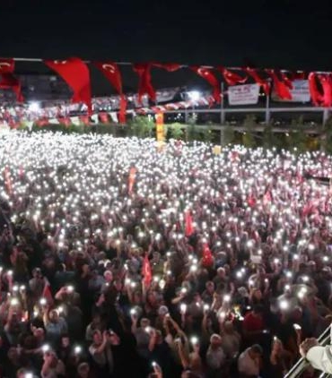 chp-istanbul-il-baskani-ve-yonetimi-gorevden-alindi-yeni-yonetim-atamalari-sonrasi-ilk-miting-BKiuGzvK.jpg