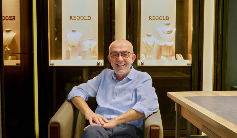 Mücevher uzmanı Selami Hoşgör