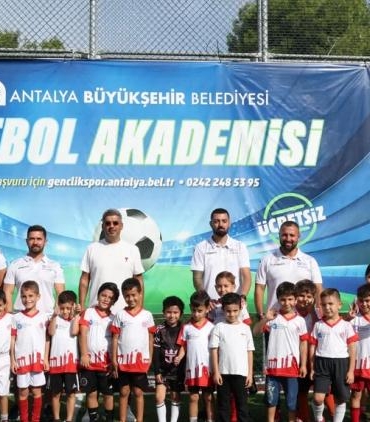 antalya-buyuksehir-belediyesi-futbol-akademisi-611-yas-araligindaki-cocuklara-ucretsiz-antrenman-firsati-FGBC5uOv.jpg
