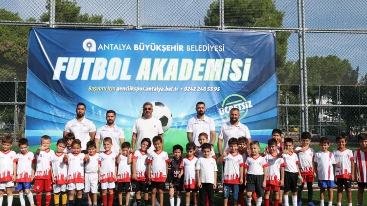 Antalya Büyükşehir Belediyesi Futbol Akademisi: 6–11 Yaş Aralığındaki Çocuklara Ücretsiz Antrenman Fırsatı