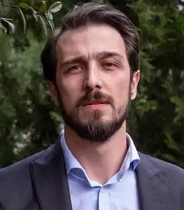 emrah-altintoprak-diziyle-yollarini-ayirdiktan-sonra-sosyal-medyayi-da-terk-etti-mustafa-karakteriyle-iliskilendirilen-MaTd7ZjP.jpg