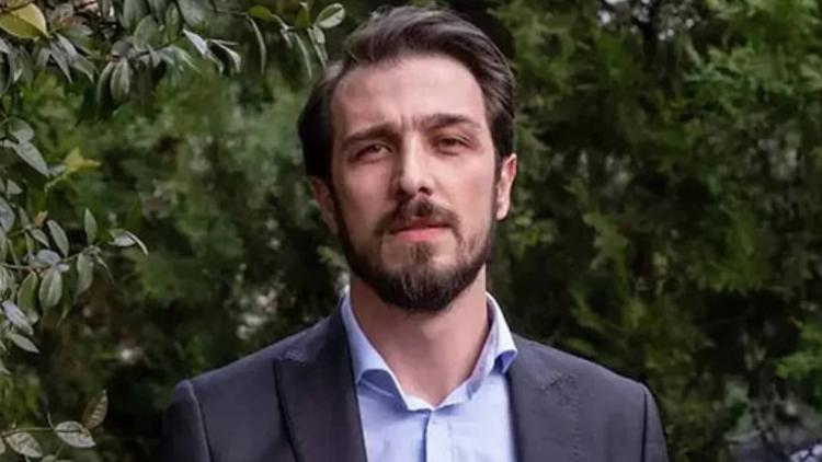 Emrah Altıntoprak, diziyle yollarını ayırdıktan sonra sosyal medyayı da terk etti: Mustafa karakteriyle ilişkilendirilen ayrılık sürüyor