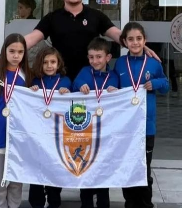 inegolun-yuzculeri-kayseride-turkiye-ve-bolge-birincilikleriyle-gurur-kapilarini-araladi-VPBIWD54.jpg