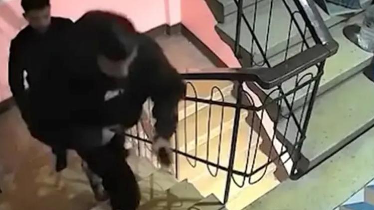 Ortaköy’de Çatıya Yerleşen Evsiz Şahıs Yakalandı: Demir Kapı Güvenliğe Önlem