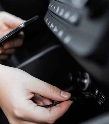 park-halindeyken-12v-prizleri-ve-usb-sarj-cihazlari-akuyu-bosaltabilir-mi-uzmanlarin-uyarilari-DslSQ2Fw.jpg