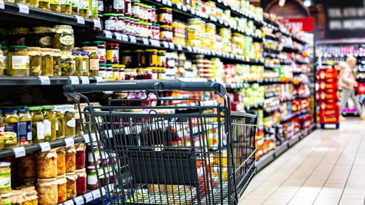 Auchan, 300 Mağazasını Intermarché ve Netto’ya Devrederek Fiyatları Düşürmeyi Hedefliyor