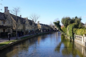 bourton-on-the-waterda-turizm-yogunlugu-halki-zorluyor-koyde-gunluk-yasami-bas-ettirmek-zorlasiyor-cha3VTGJ.jpg