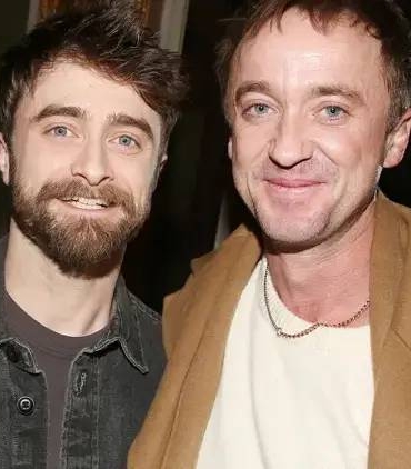 daniel-radcliffe-ve-tom-felton-new-yorkta-yeniden-bir-araya-geldi-sahnedeki-nostalji-ve-kRWJBJhF.webp