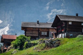 gimmelwald-otomobilsiz-dag-koyunde-sessizlik-ve-guvenle-alisveris-Ade2LFAO.jpg