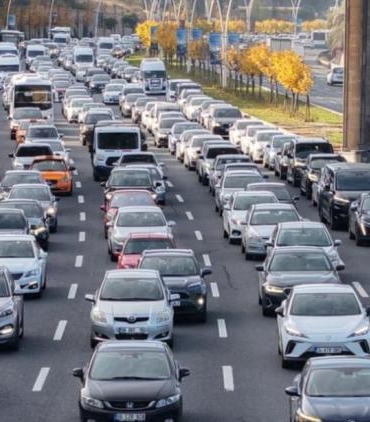 kasim-2025te-turkiyede-trafige-kayitli-arac-sayisi-33-milyonun-ustune-cikti-renk-tercihinde-gri-FTeQZbnH.jpg