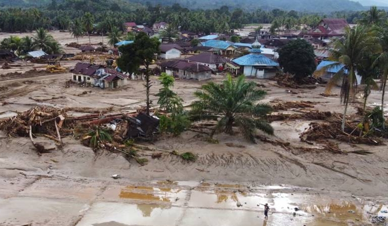 Sumatra ve çevresinde sel ve toprak kaymalarında can kaybı artıyor: 1 milyondan fazla insan güvenli bölgelere tahliye edildi