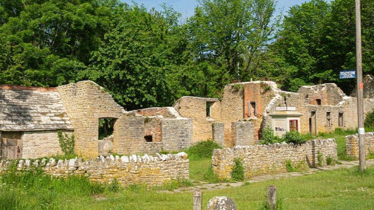 tyneham-koyu-savasin-sesini-tasiyan-bos-evler-ve-hayalet-koy-YjAmiOsu.jpg