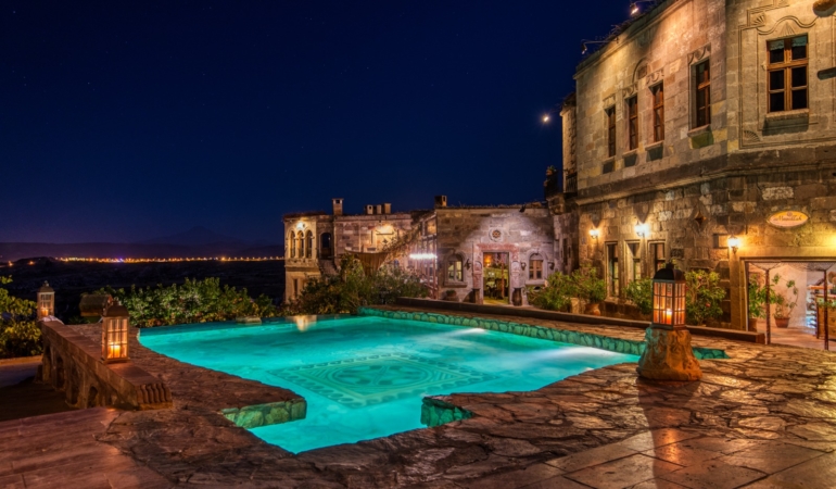 The Times Gazetesi, Kapadokya’daki Museum Hotel’i Mercek Altına Aldı: Tarih ve Lüks Bir Arada Mı Sunuluyor?