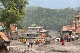 Himalayalar'daki Buzul Faciasının Ardından Nepal İklim Adaleti ve Tazminat Talep Ediyor