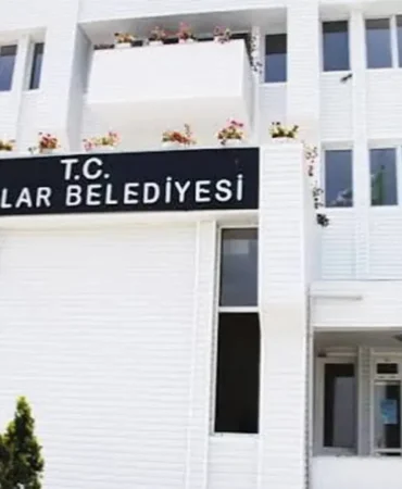 Adalar Belediyesi başkanvekilliği seçiminde AKP adayına oy veren üç CHP'li meclis üyesi disipline gönderildi