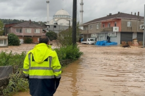 Sakarya Karasu'da Kuvvetli Yağış Sonrası Dere Taştı, Çok Sayıda Yapıyı Su Bastı