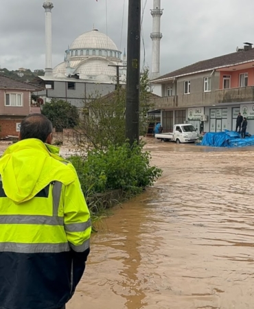 Sakarya Karasu'da Kuvvetli Yağış Sonrası Dere Taştı, Çok Sayıda Yapıyı Su Bastı