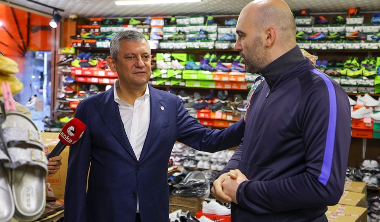 Özgür Özel Rize Pazar’da Selden Zarar Gören Esnafı Ziyaret Etti