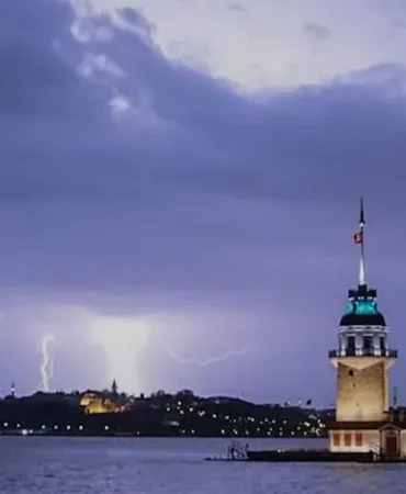 AKOM'dan İstanbul İçin Kuvvetli Fırtına ve Yağış Uyarısı