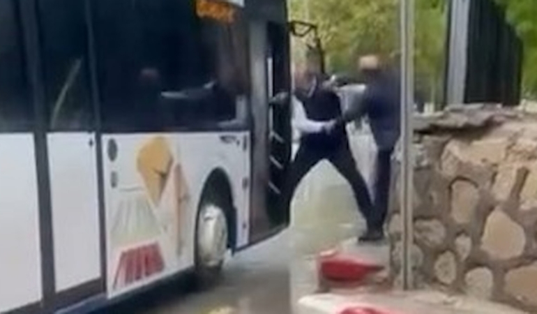 Elazığ’da Otobüs Şoförüne Şemsiyeli Saldırı